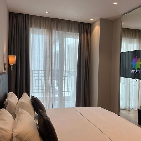 Coastline Luxury Apart Hotel Golem  Exterior foto