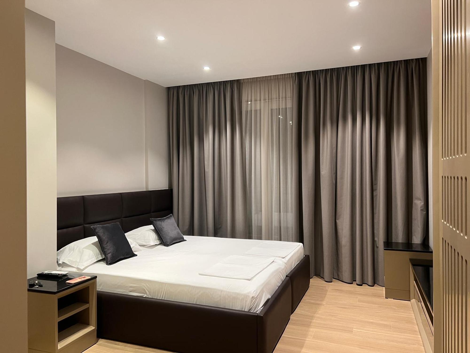Coastline Luxury Apart Hotel Golem  Exterior foto