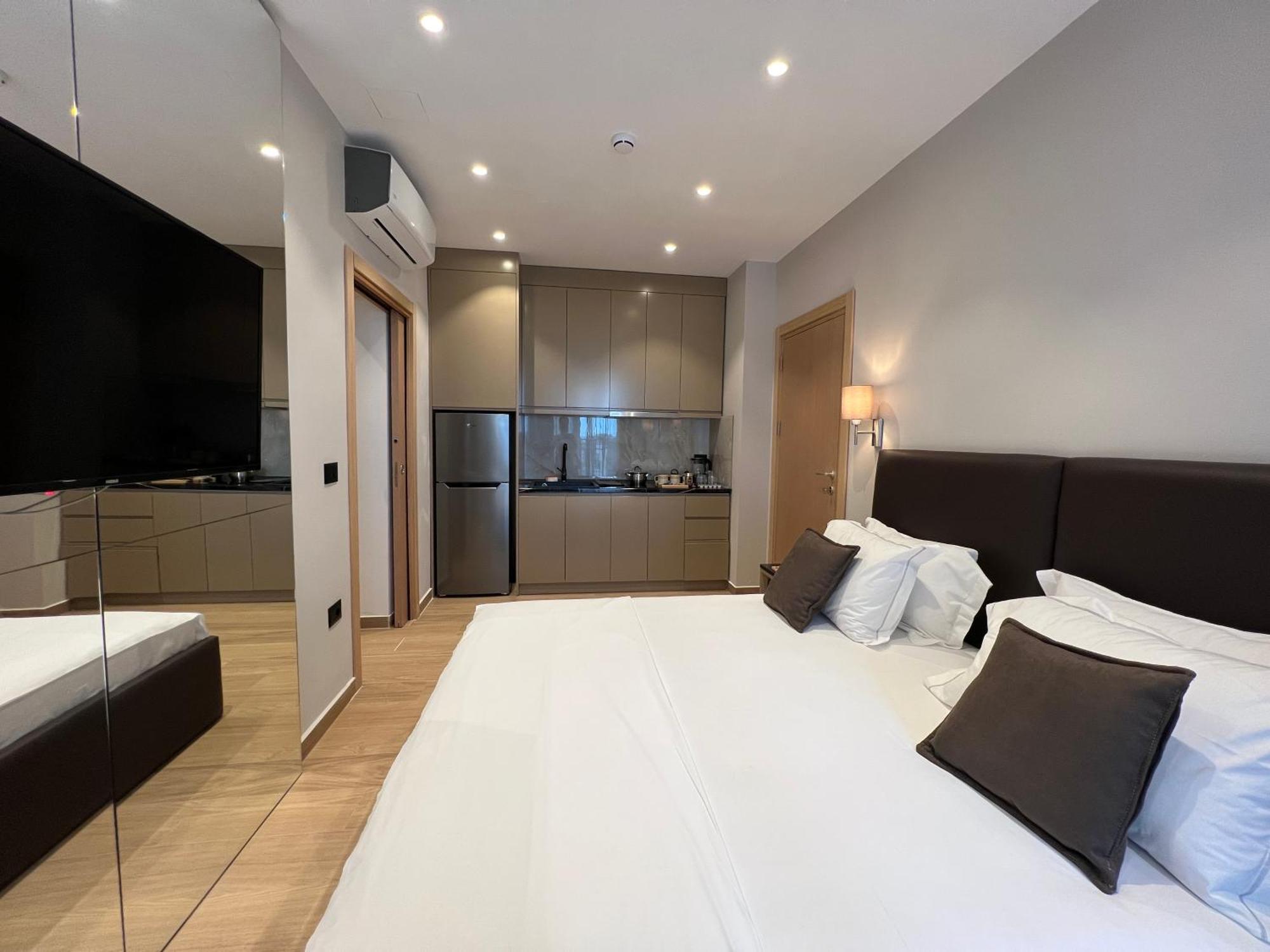Coastline Luxury Apart Hotel Golem  Exterior foto