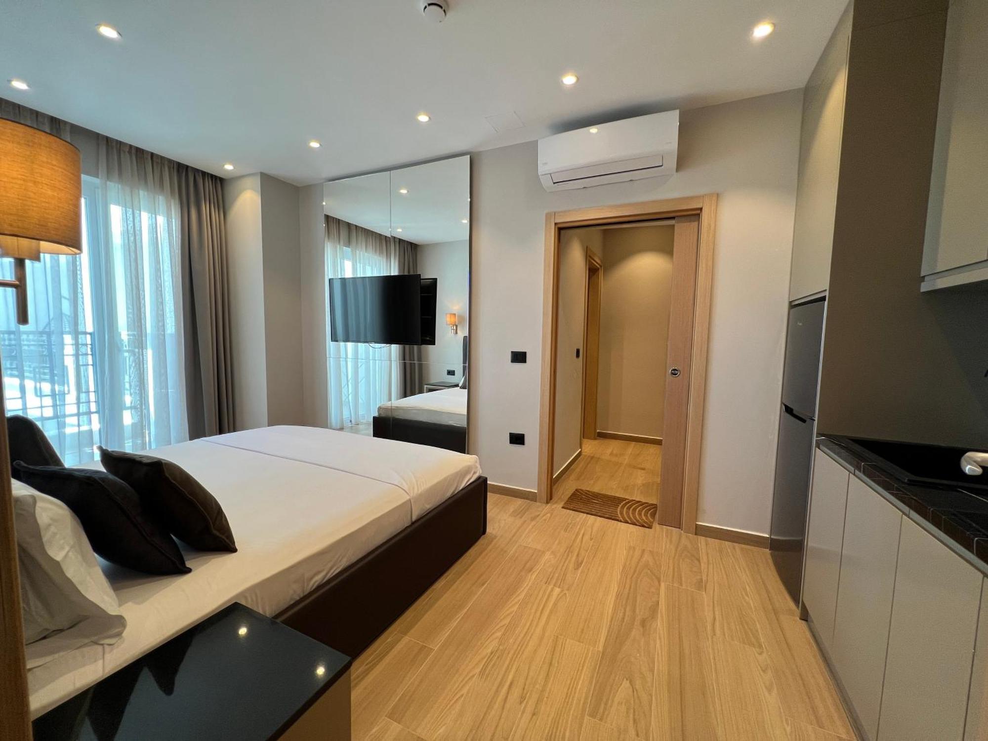 Coastline Luxury Apart Hotel Golem  Exterior foto