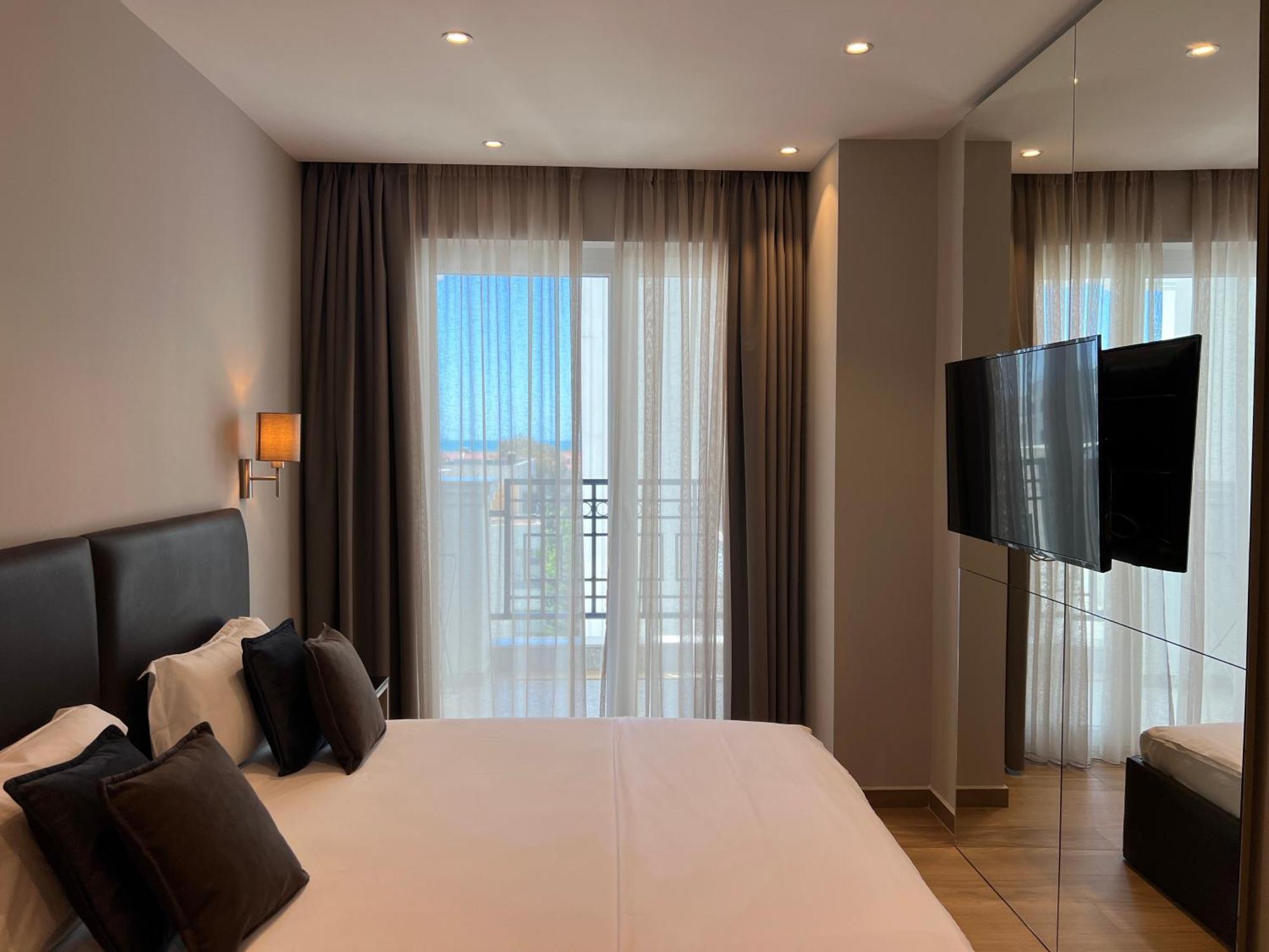Coastline Luxury Apart Hotel Golem  Exterior foto