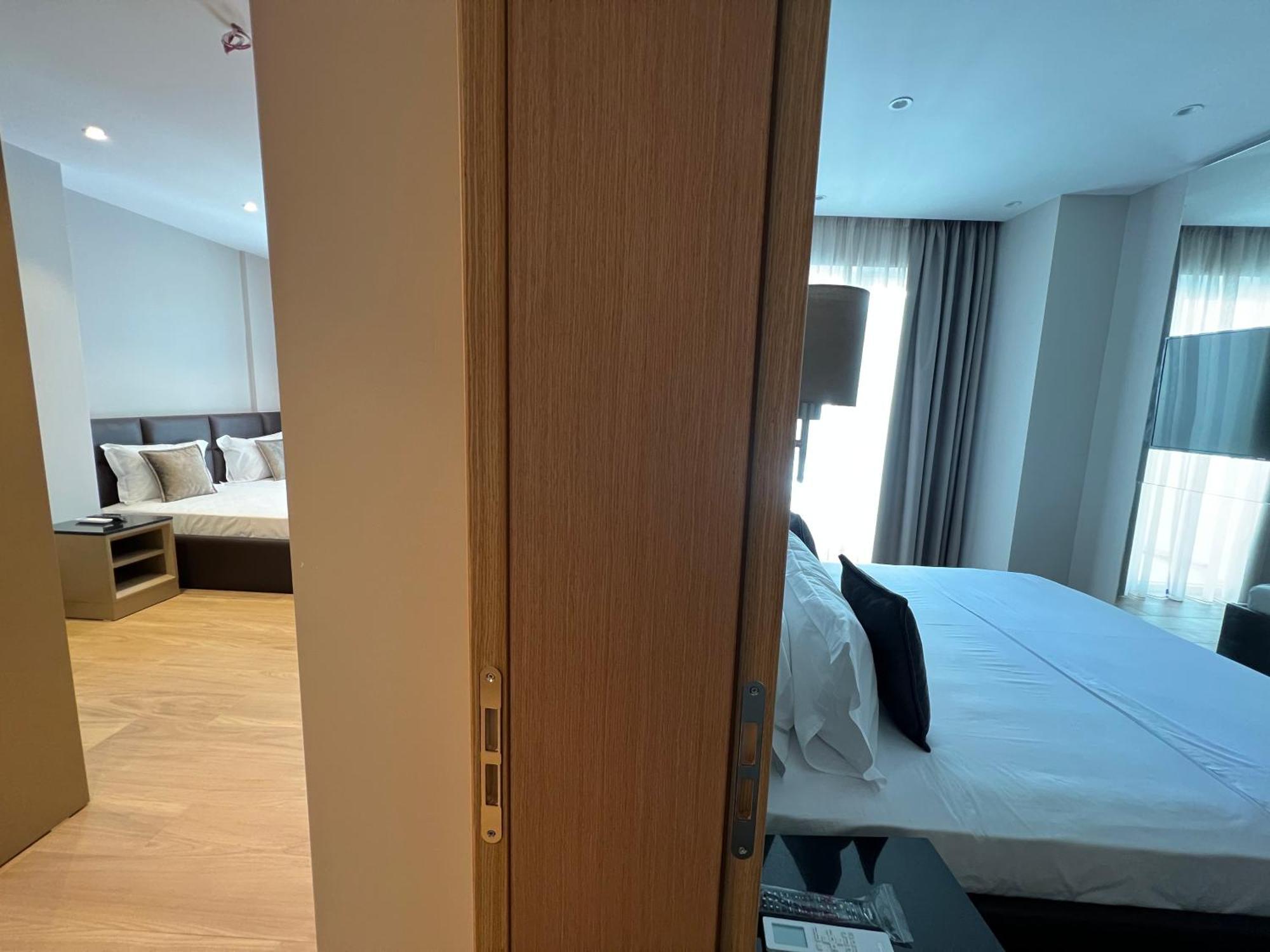 Coastline Luxury Apart Hotel Golem  Exterior foto